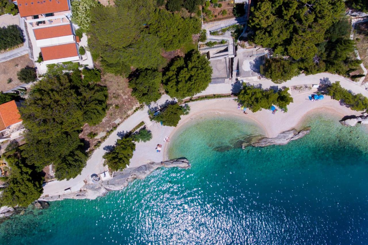 Apartments With A Parking Space Brela, Makarska - 11687 المظهر الخارجي الصورة