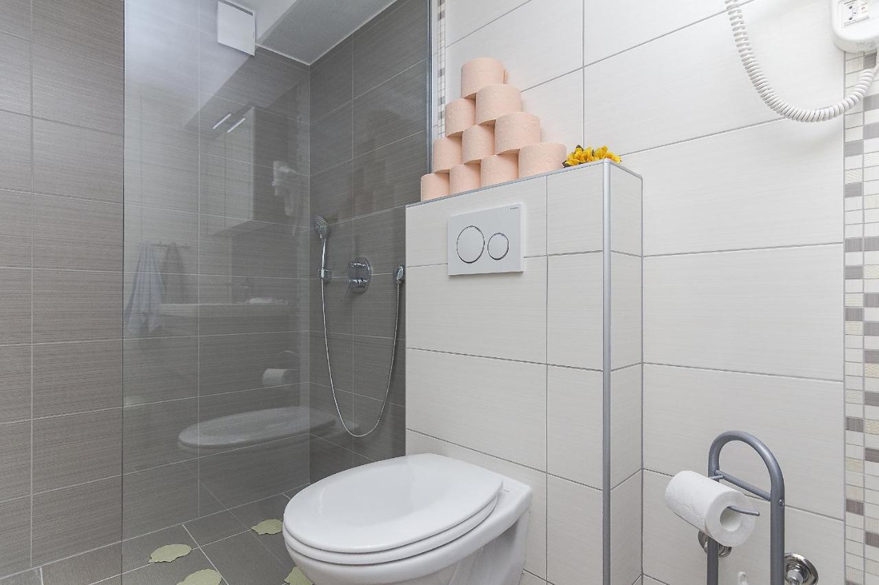 Apartments With A Parking Space Brela, Makarska - 11687 المظهر الخارجي الصورة