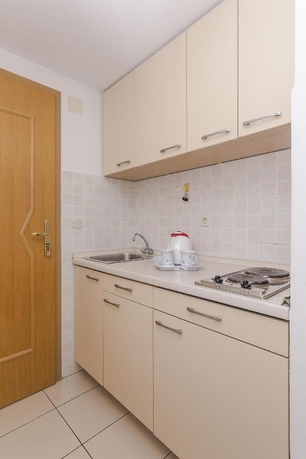 Apartments With A Parking Space Brela, Makarska - 11687 المظهر الخارجي الصورة