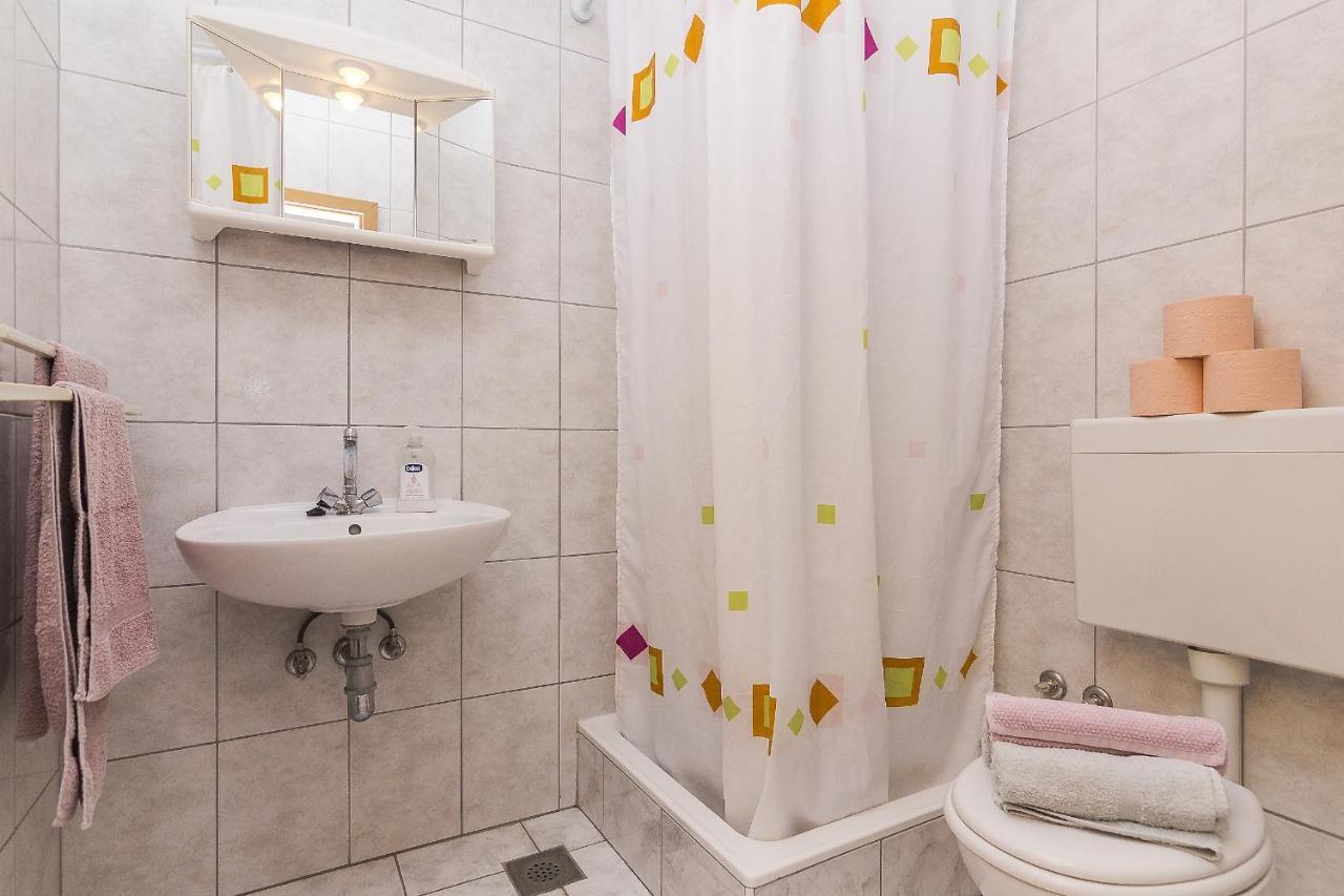 Apartments With A Parking Space Brela, Makarska - 11687 المظهر الخارجي الصورة
