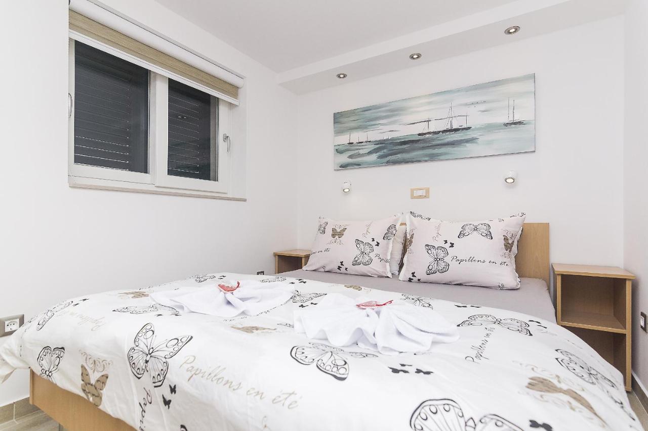 Apartments With A Parking Space Brela, Makarska - 11687 المظهر الخارجي الصورة