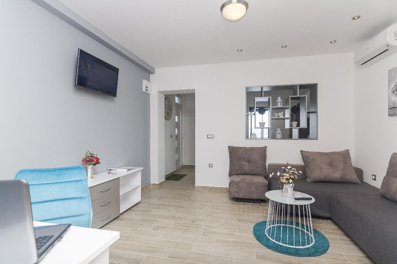 Apartments With A Parking Space Brela, Makarska - 11687 المظهر الخارجي الصورة