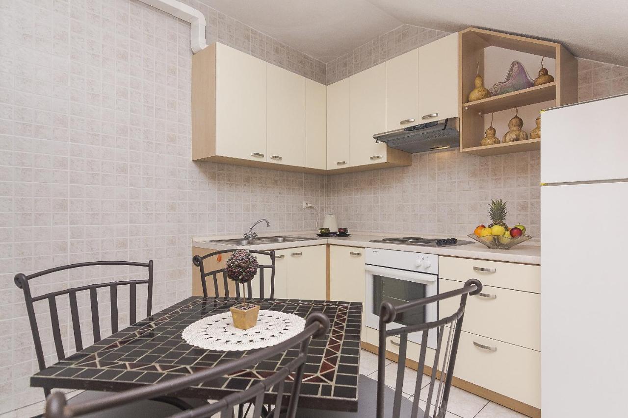 Apartments With A Parking Space Brela, Makarska - 11687 المظهر الخارجي الصورة