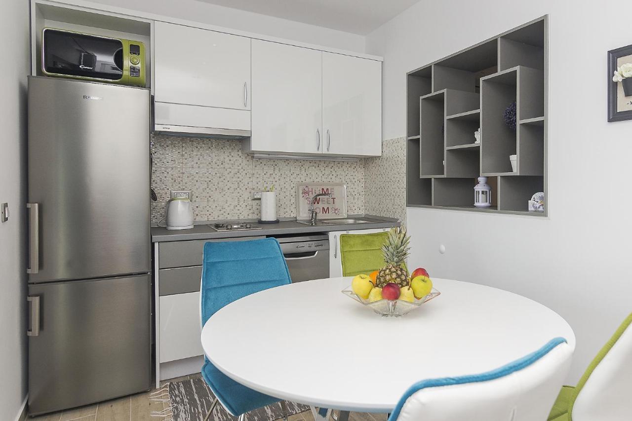 Apartments With A Parking Space Brela, Makarska - 11687 المظهر الخارجي الصورة