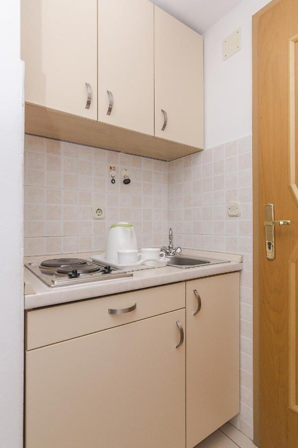 Apartments With A Parking Space Brela, Makarska - 11687 المظهر الخارجي الصورة