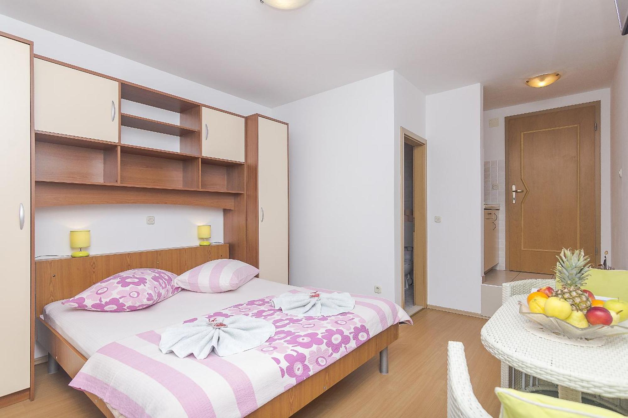 Apartments With A Parking Space Brela, Makarska - 11687 الغرفة الصورة