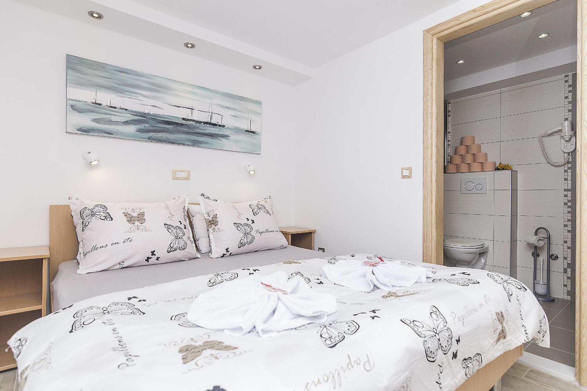 Apartments With A Parking Space Brela, Makarska - 11687 الغرفة الصورة